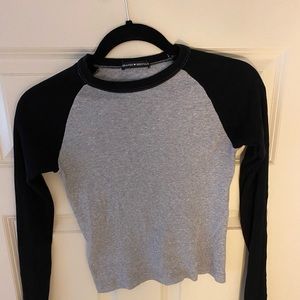 Brandy Melville long sleeve white&grey shirt